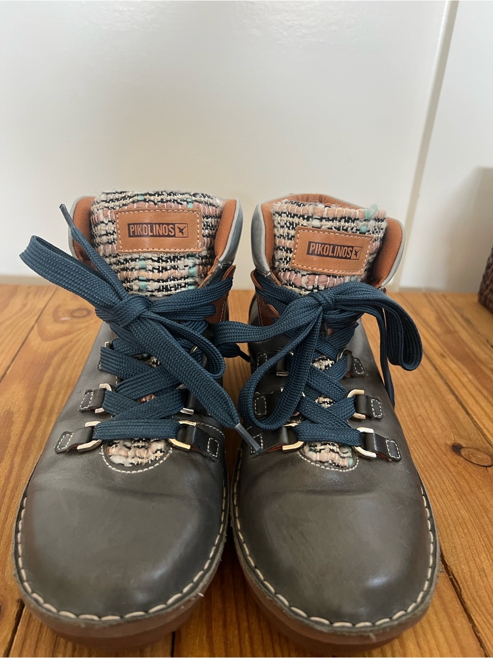 Women's size 40 Pikolinos Two-Tone Leather Lace-Up Ankle Boots - Picture 3 of 7